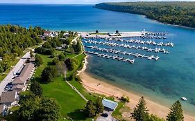 Lions Head Beach Motel & Cottages - Waterfront